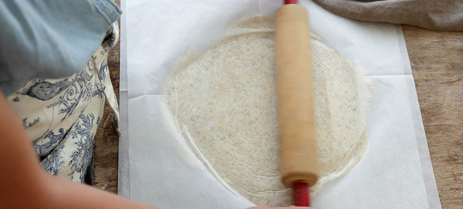 שלב רביעי - קרקרים מלוחים עם פרמז'ן ורוזמרין