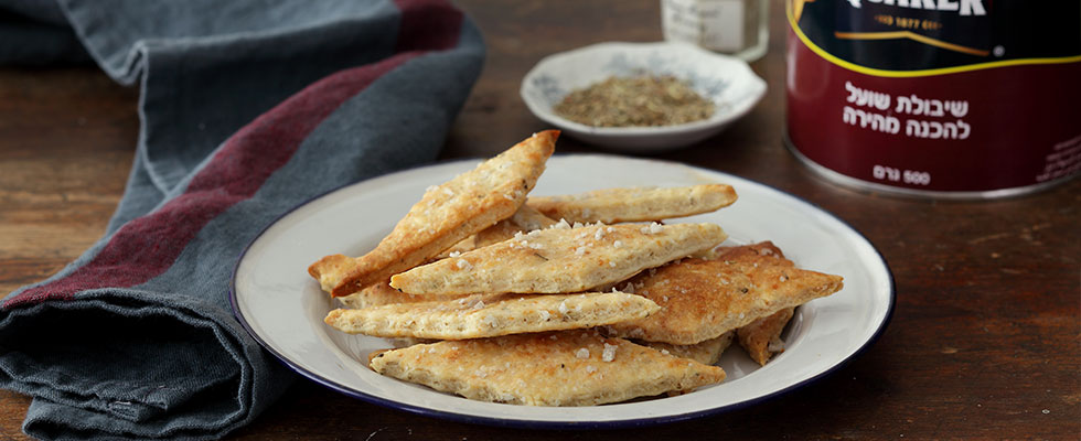 קרקרים מלוחים עם פרמז'ן ורוזמרין