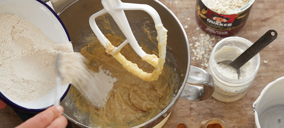 שלב שני - עוגיות קוואקר, גרנולה ושוקולד צ׳יפס