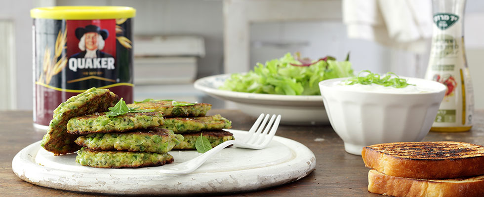 לביבות אפונה ונענע עם מטבל יוגורט יווני