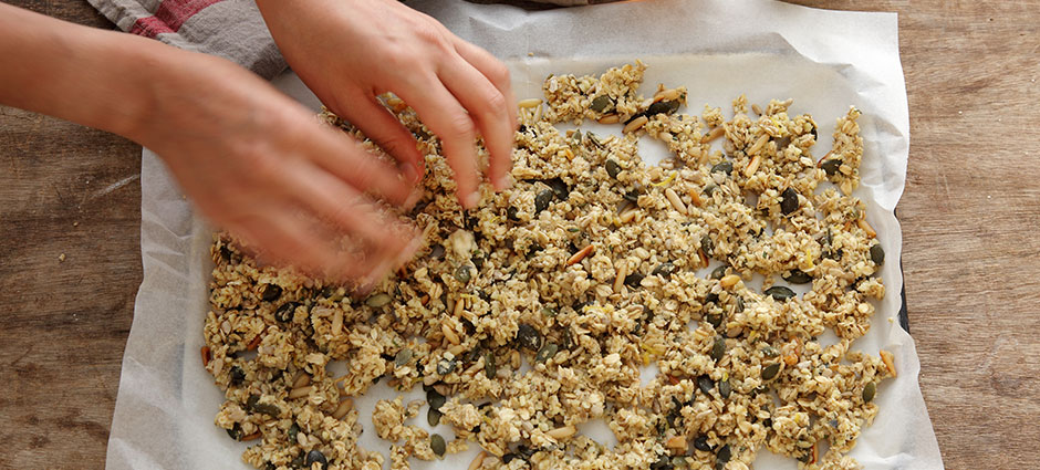 שלב שלישי - גרנולה ביתית עם טחינה וסילאן