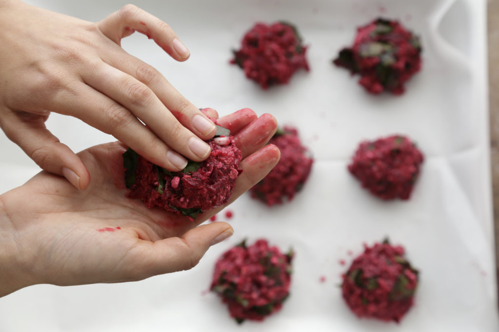 שלב רביעי - קציצות סלק עם קוואקר