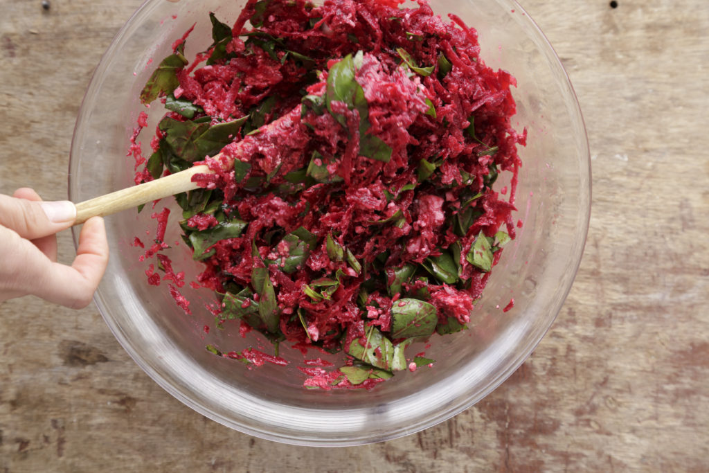 שלב שלישי - קציצות סלק עם קוואקר