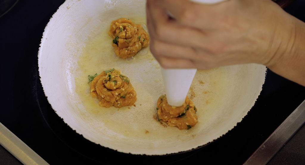 שלב רביעי - לביבות בטטה קארי