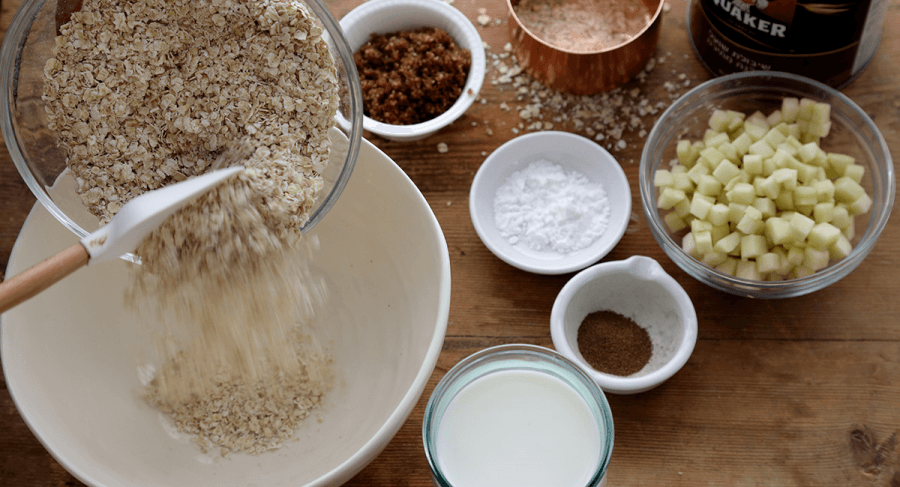 שלב 3 - כוסות תפוחים במילוי דייסת קוואקר אפויה