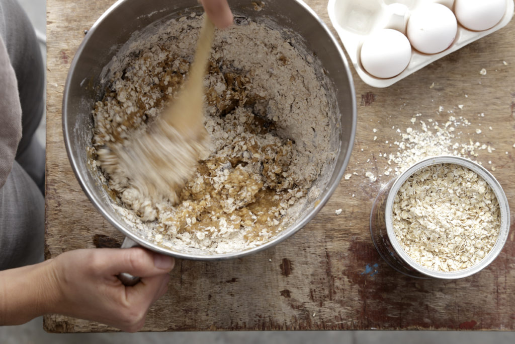 שלב שלישי - וופי פאי עוגיות קוואקר גרנולה וצימוקים במילוי קרם מסקרפונה