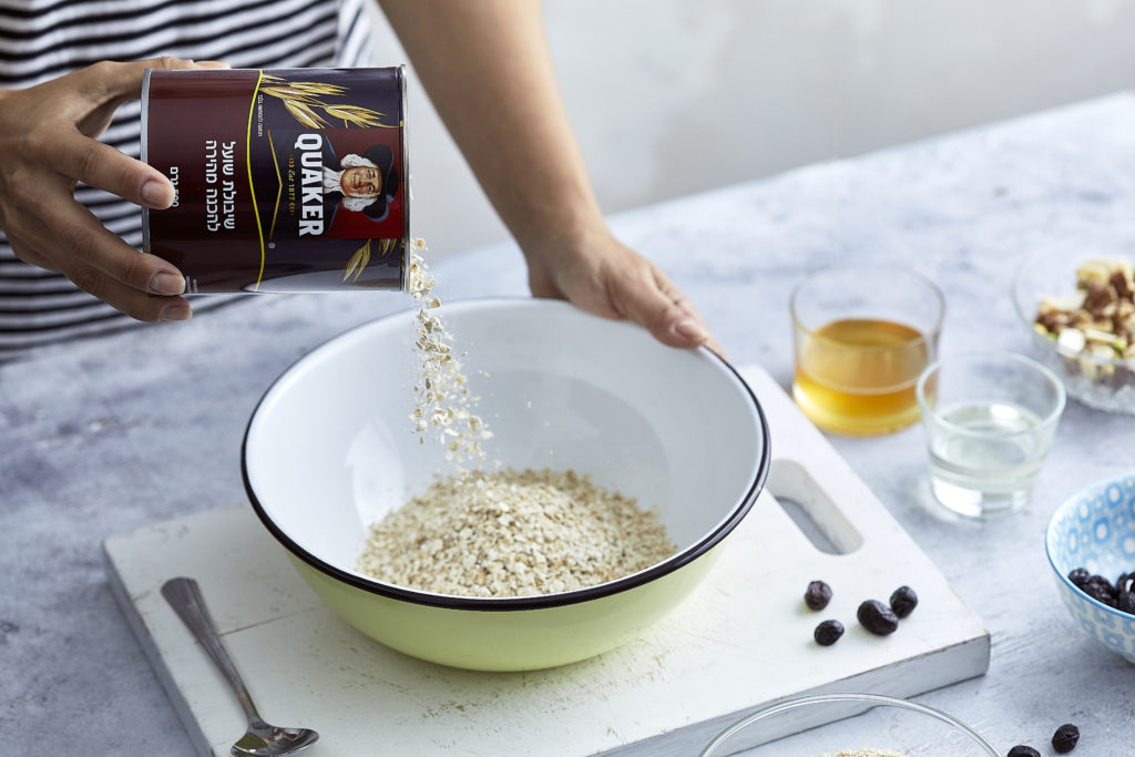 גרנולה - שלב ראשון  - סמודי פירות וקוואקר של קרוטית