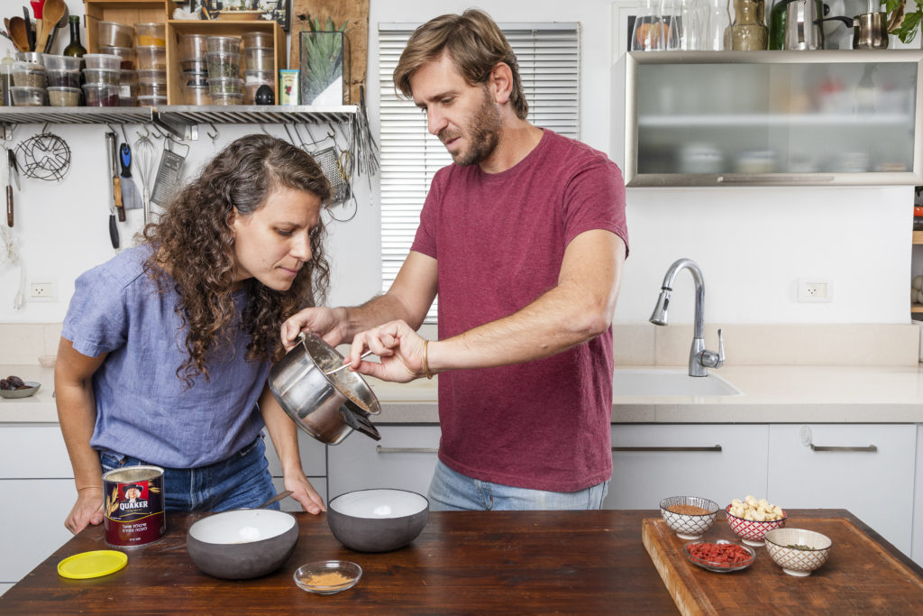 שלב ראשון  - חמש דקות והיא מוכנה – דייסת קוואקר נפלאה!