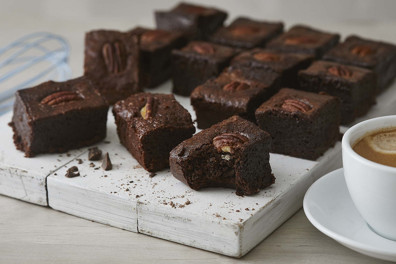 בראוניז עם אגוזי לוז של יונית צוקרמן