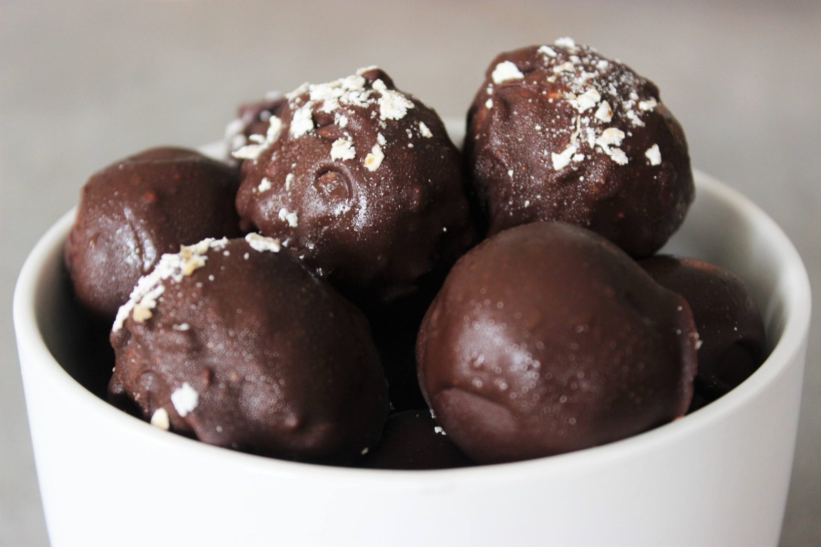 טראפלס בצק עוגיות עם קוואקר בציפוי שוקולד