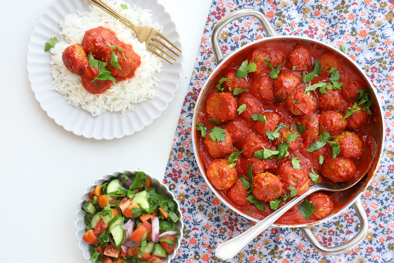 קציצות בטטה וקוואקר ברוטב עגבניות