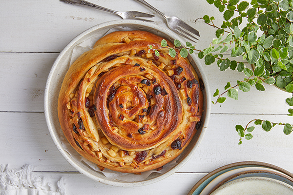 עוגת שמרים נתלשת עם תפוחים וקינמון