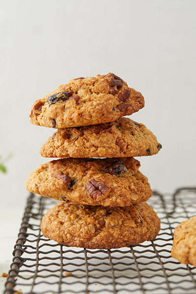 עוגיות שיבולת שועל טבעוניות עם חמוציות ופקאנים