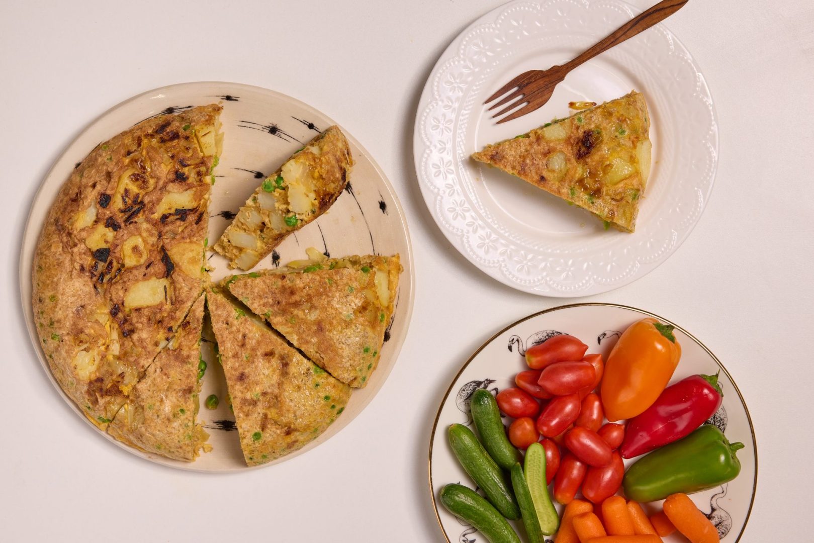 פריטטה אפונה וירוקים עם קוואקר ותפוחי אדמה