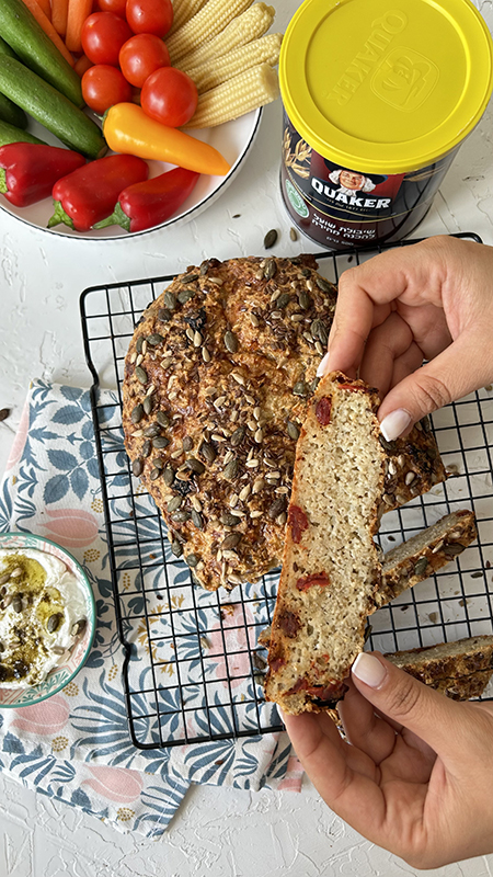 לחם קוואקר, קוטג' ועגבניות מיובשות