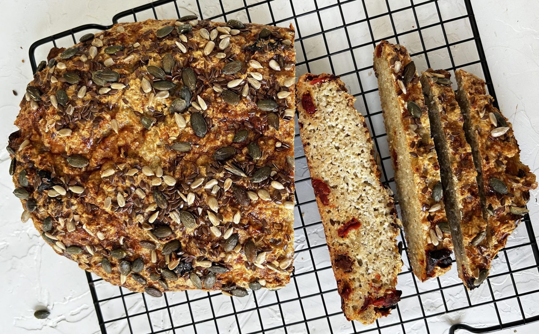 לחם קוואקר, קוטג ועגבניות מיובשות