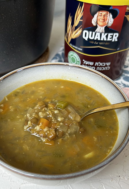 מרק ירקות עם עדשים ירוקות וקוואקר